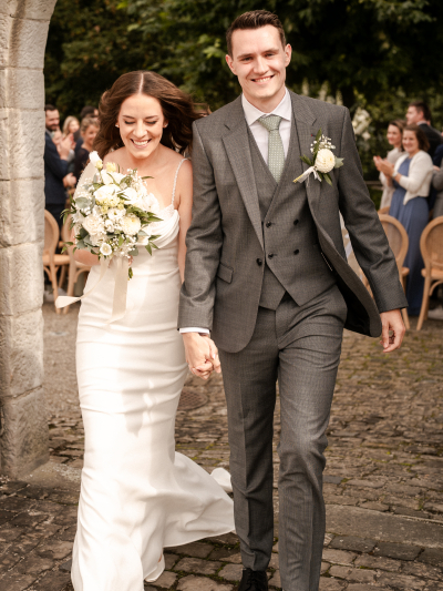 Brautpaar beim Auszug